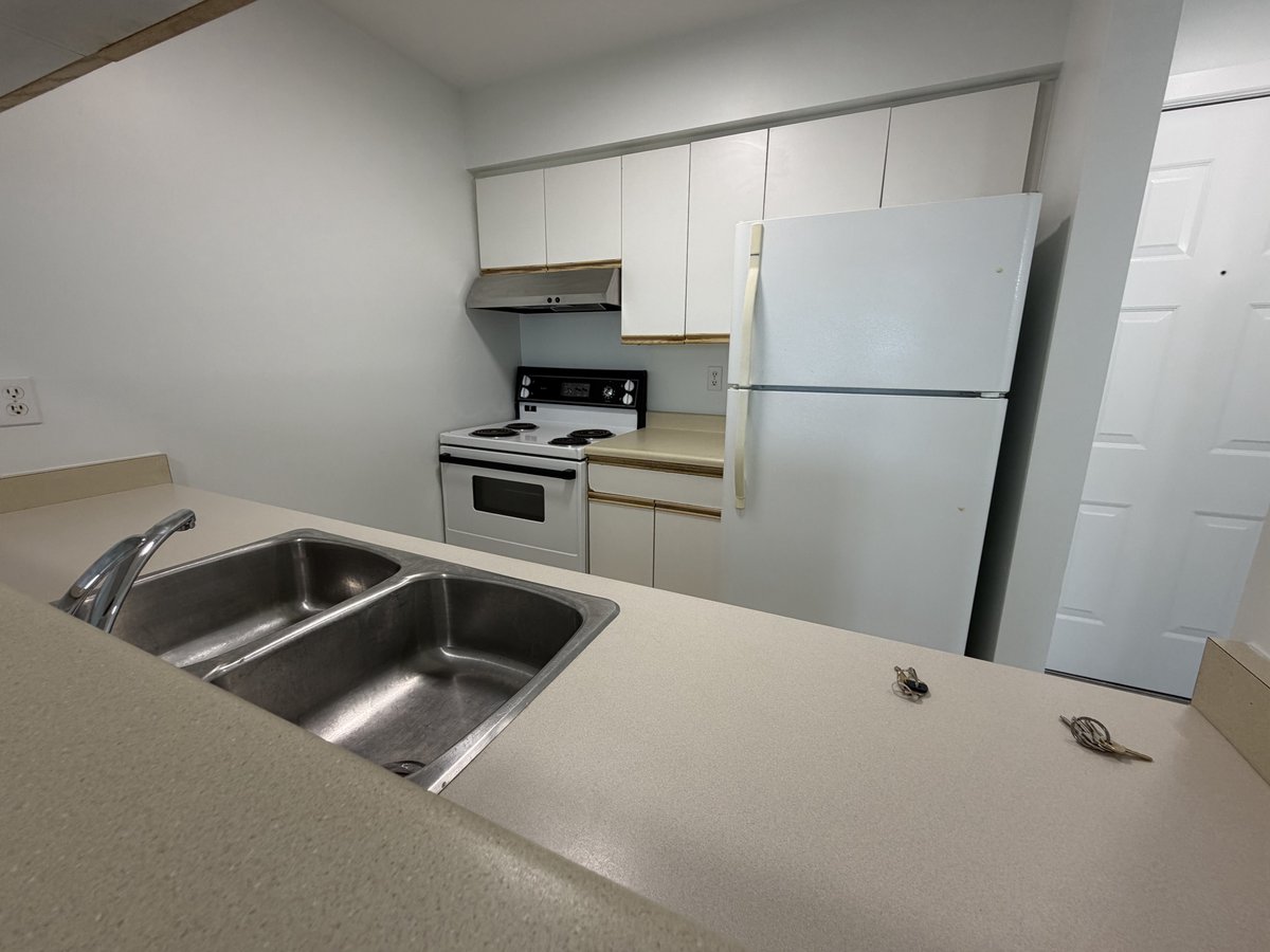 1567 East Broadway - Photo 7