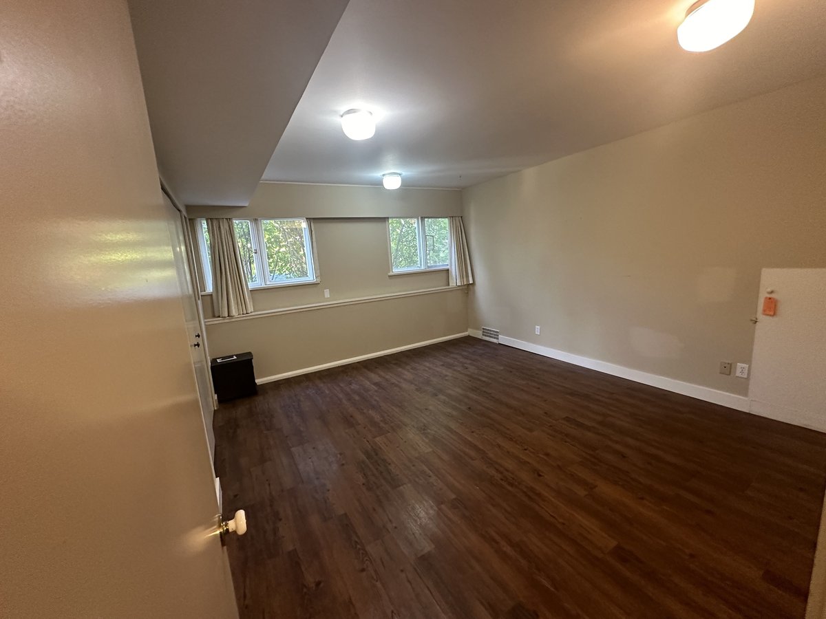 2642 Ottawa Avenue - Photo 4