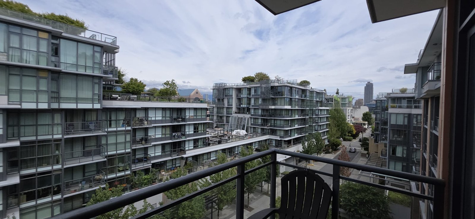 2033 West 10th Avenue - Photo 4