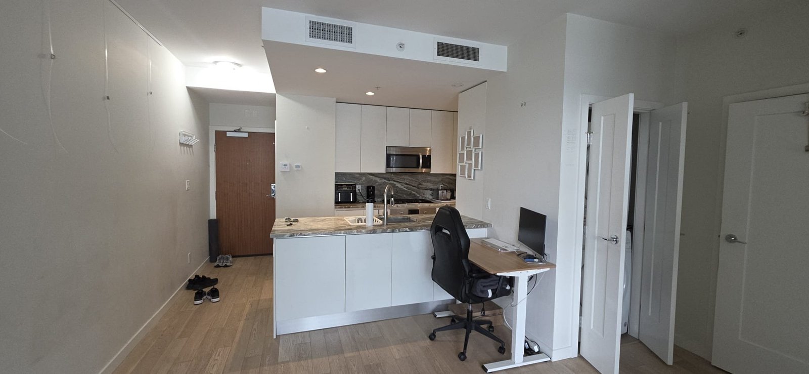 2033 West 10th Avenue - Photo 9