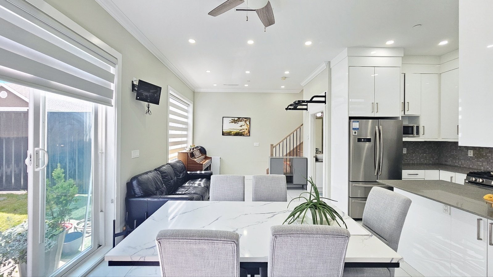 6690 Nanaimo Street - Photo 1
