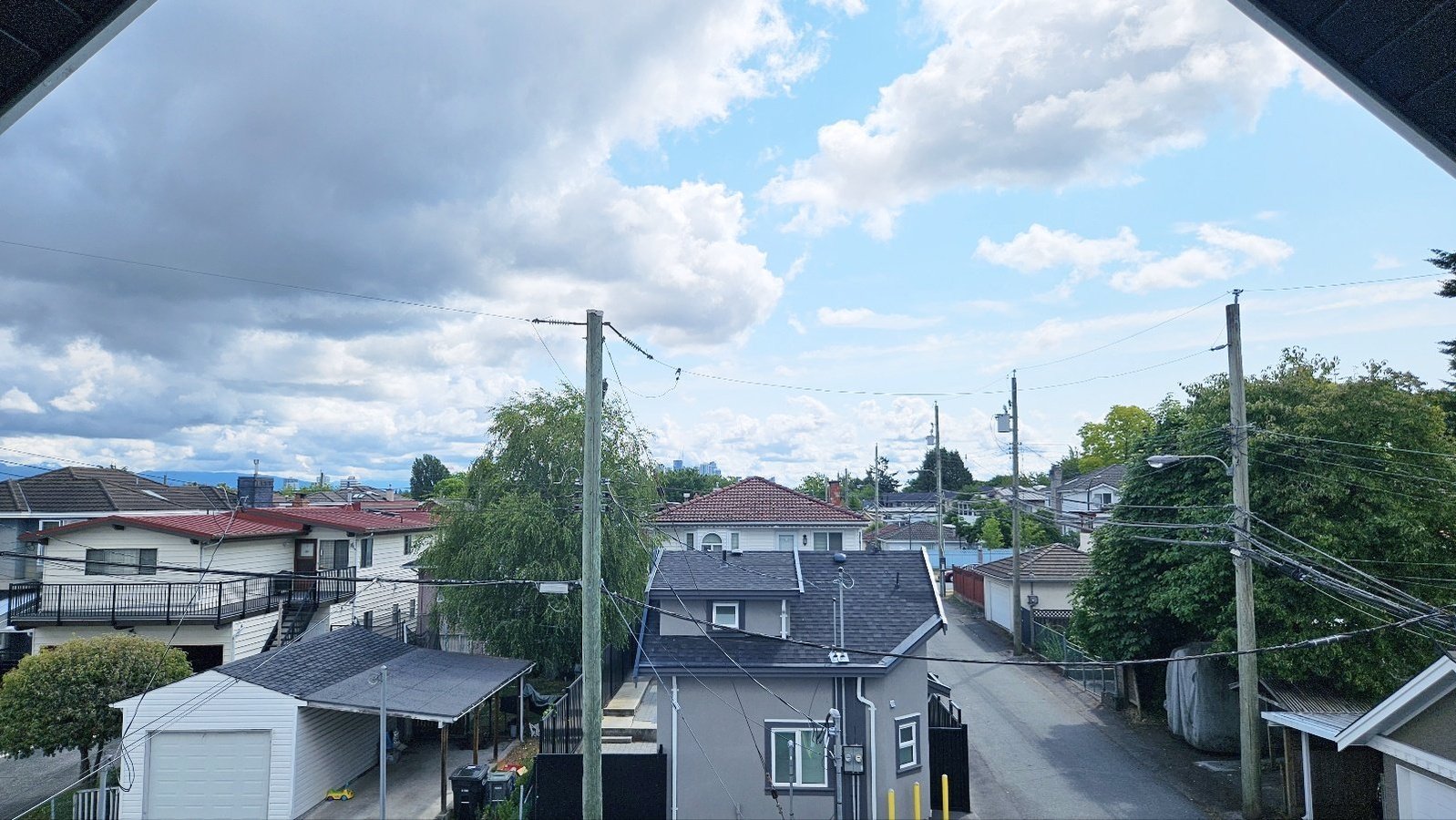 6690 Nanaimo Street - Photo 14
