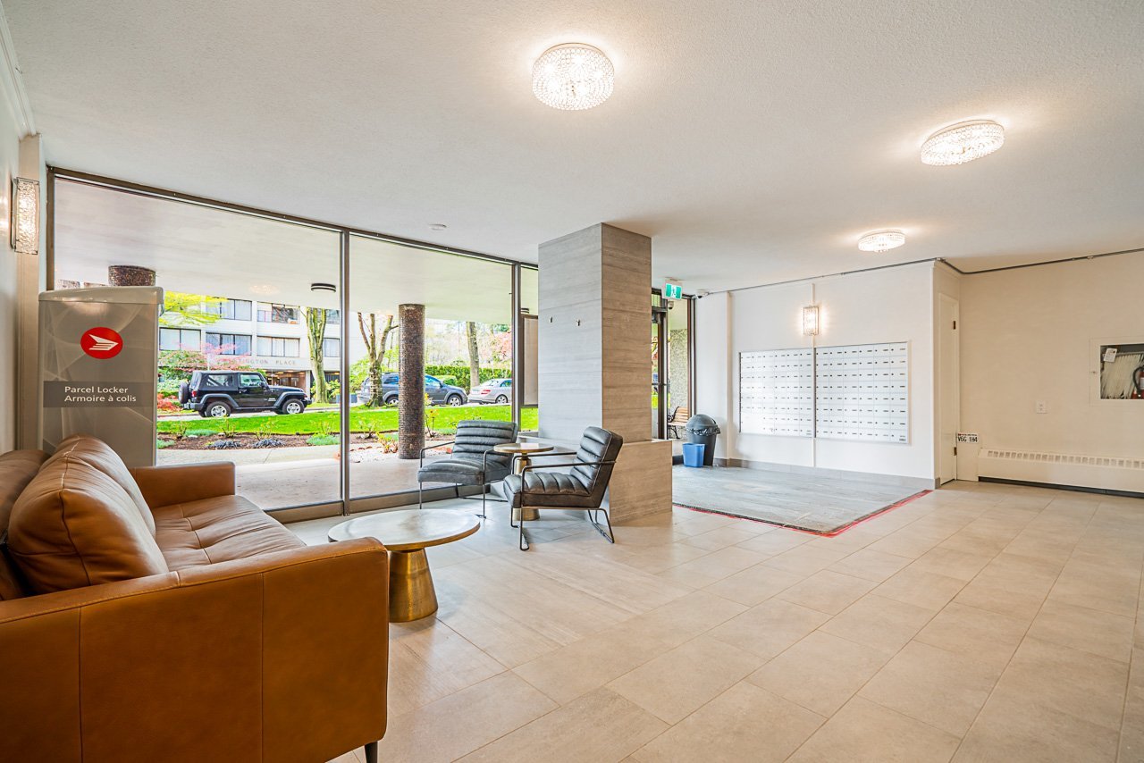 1825 Haro Street - Photo 3