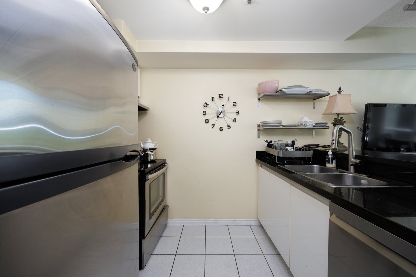 555 Jervis Street - Photo 2