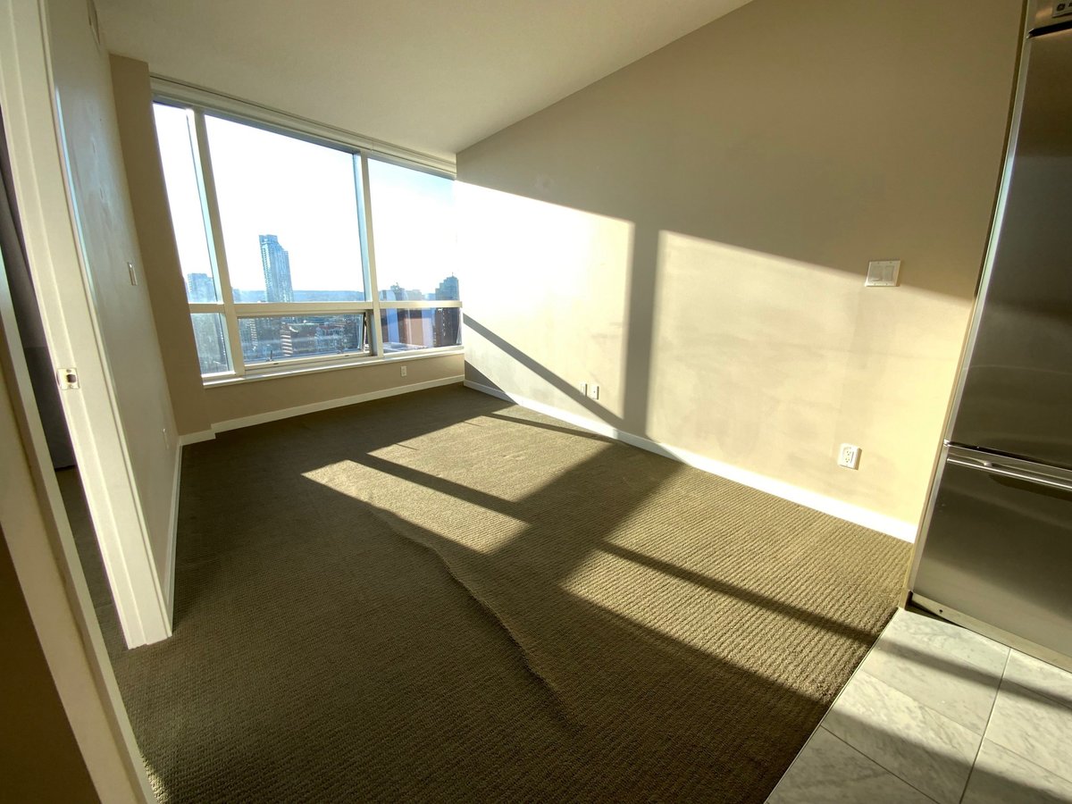 833 Seymour Street - Photo 3