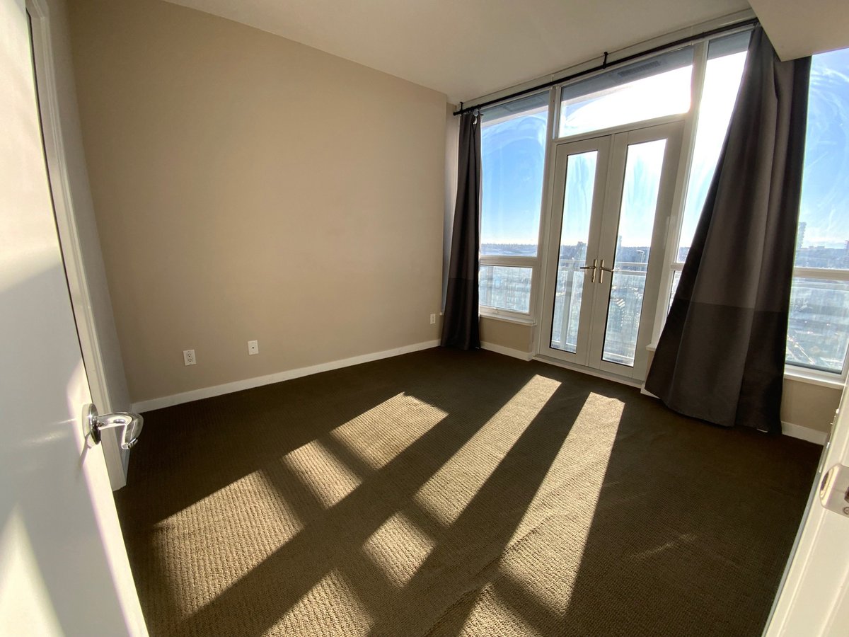 833 Seymour Street - Photo 4