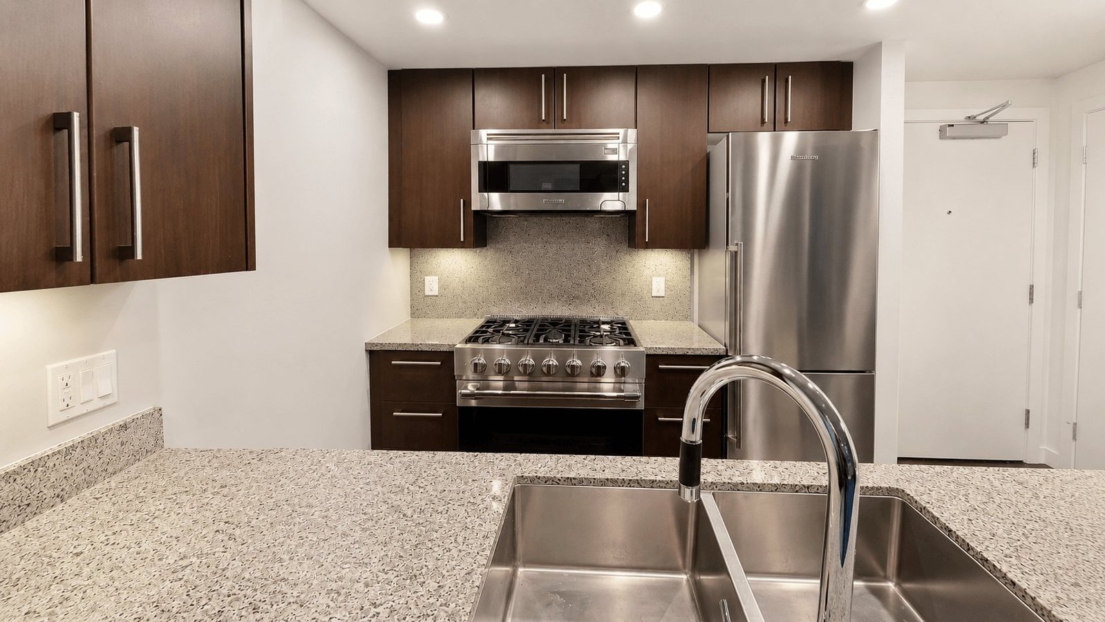 138 West 1st Avenue - Photo 3