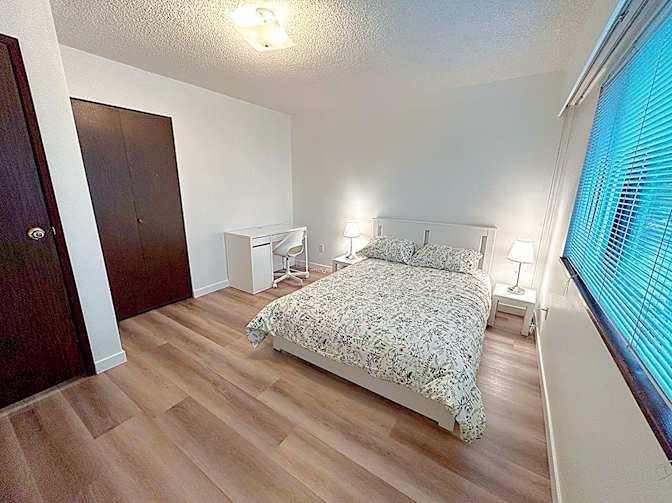 East 8th Avenue - Photo 2