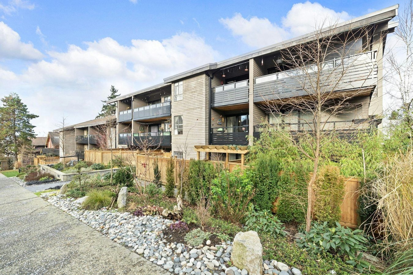 1549 Kitchener Street - Photo 1