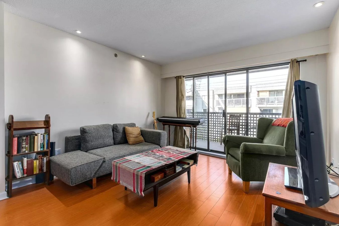 1549 Kitchener Street - Photo 3