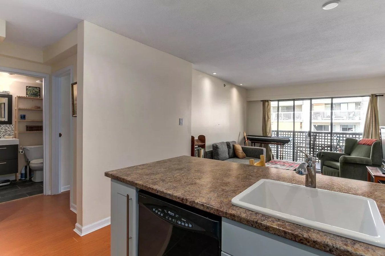 1549 Kitchener Street - Photo 9