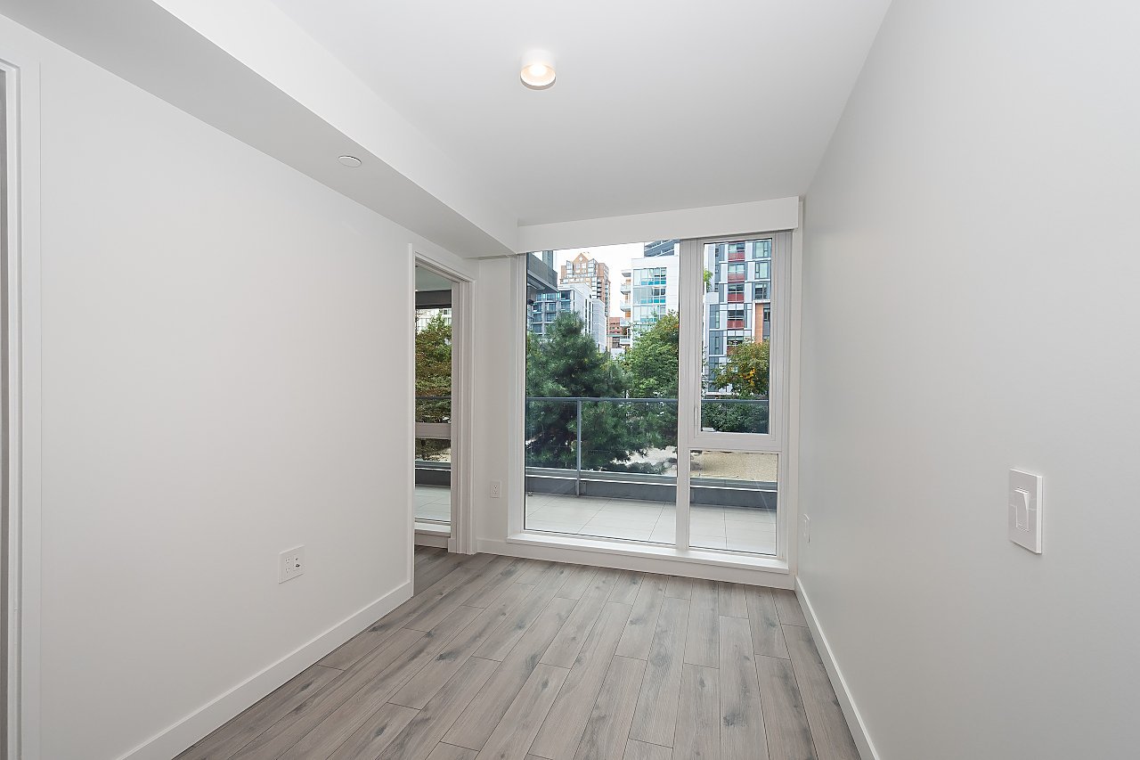 1107 Richards Street - Photo 8