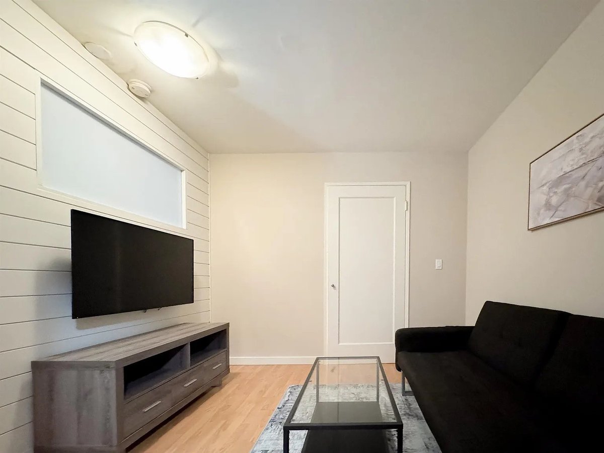 935 Jervis Street - Photo 2