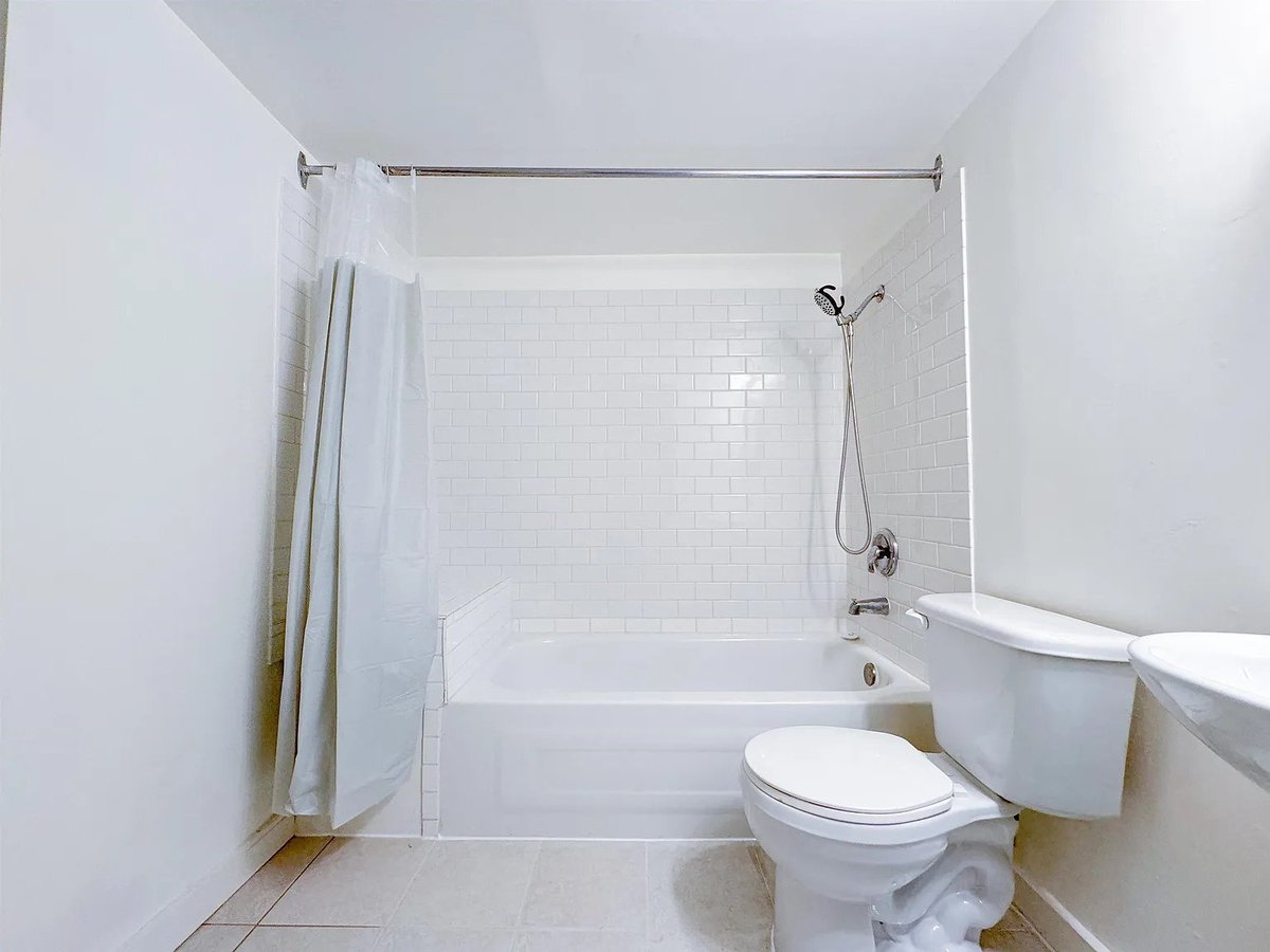 935 Jervis Street - Photo 3