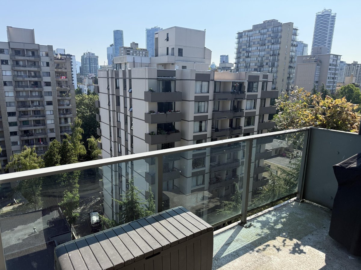 1365 Davie Street - Photo 18