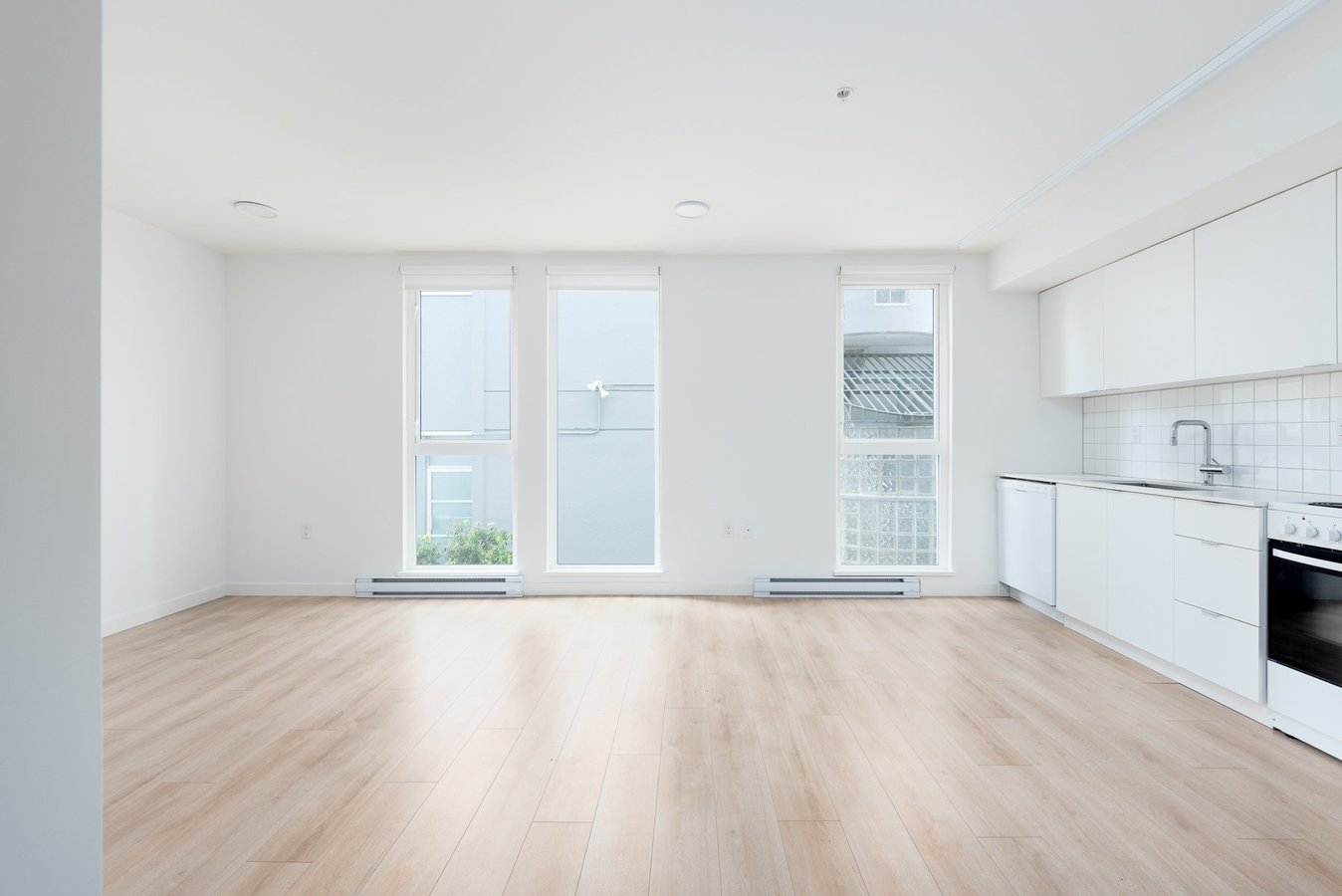 1090 Jervis Street - Photo 2