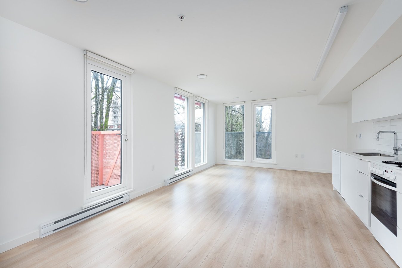 1090 Jervis Street - Photo 1