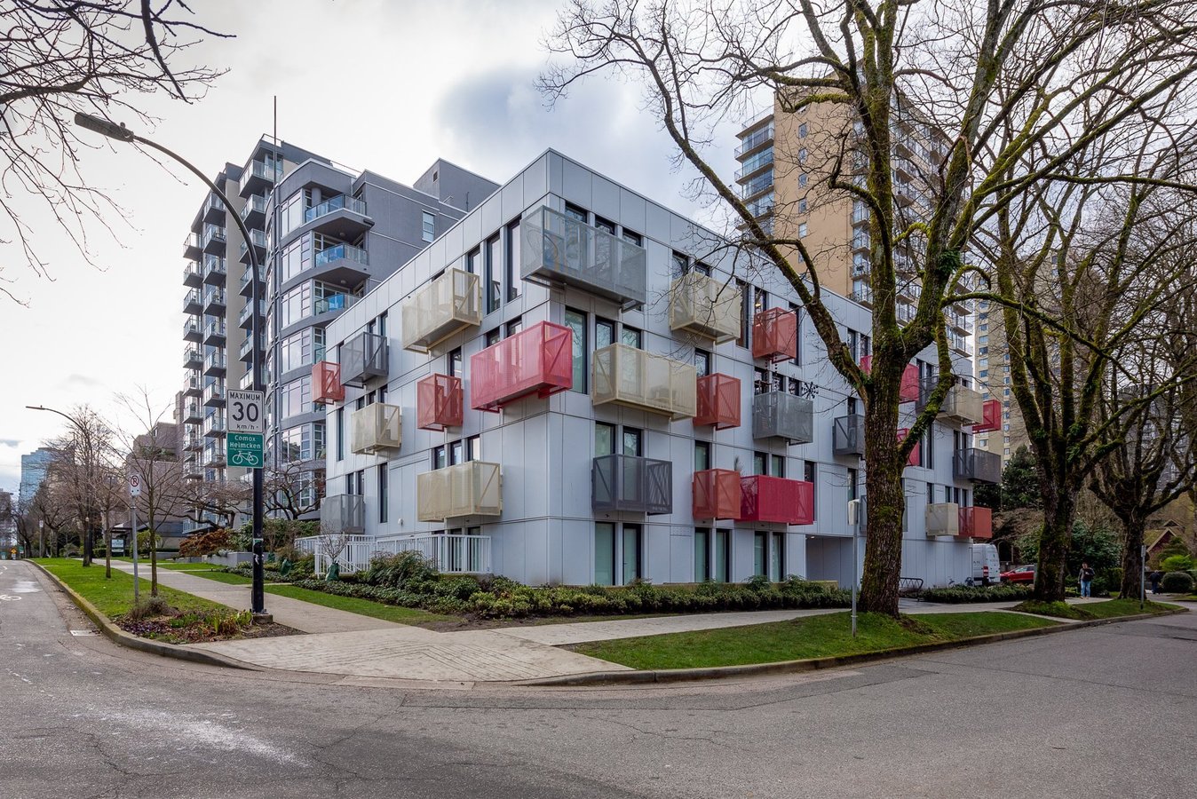 1090 Jervis Street - Photo 13