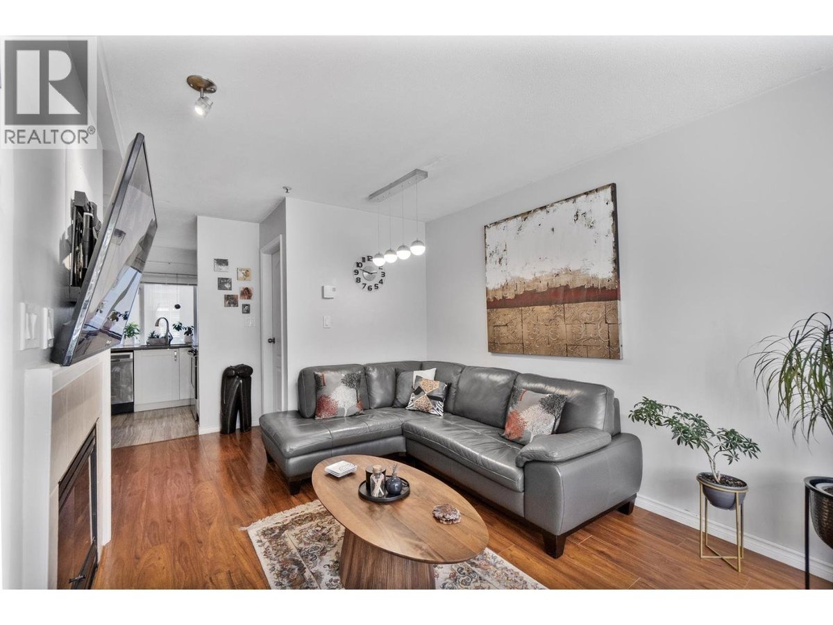 2106 YEW STREET - Photo 3