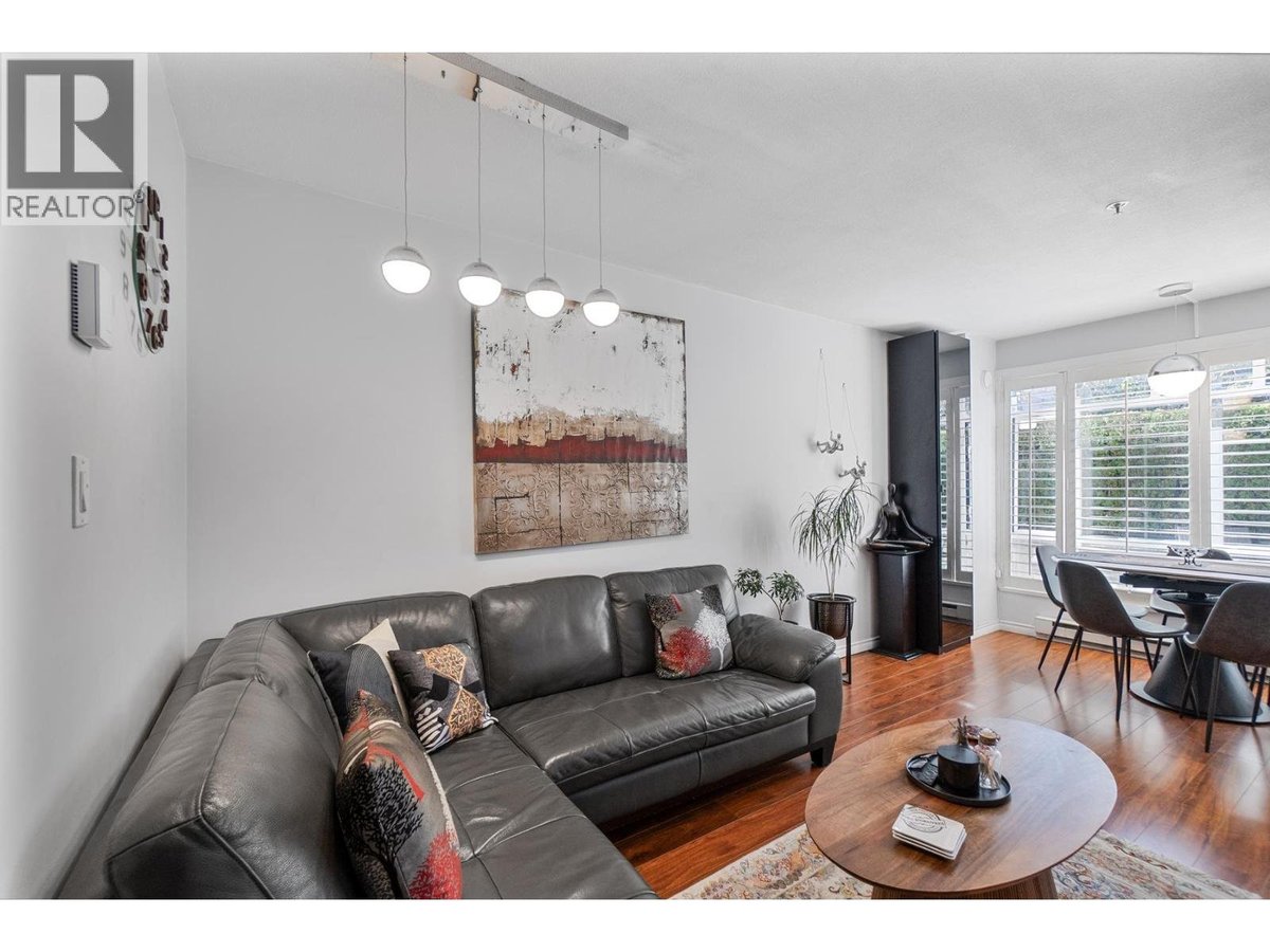 2106 YEW STREET - Photo 4