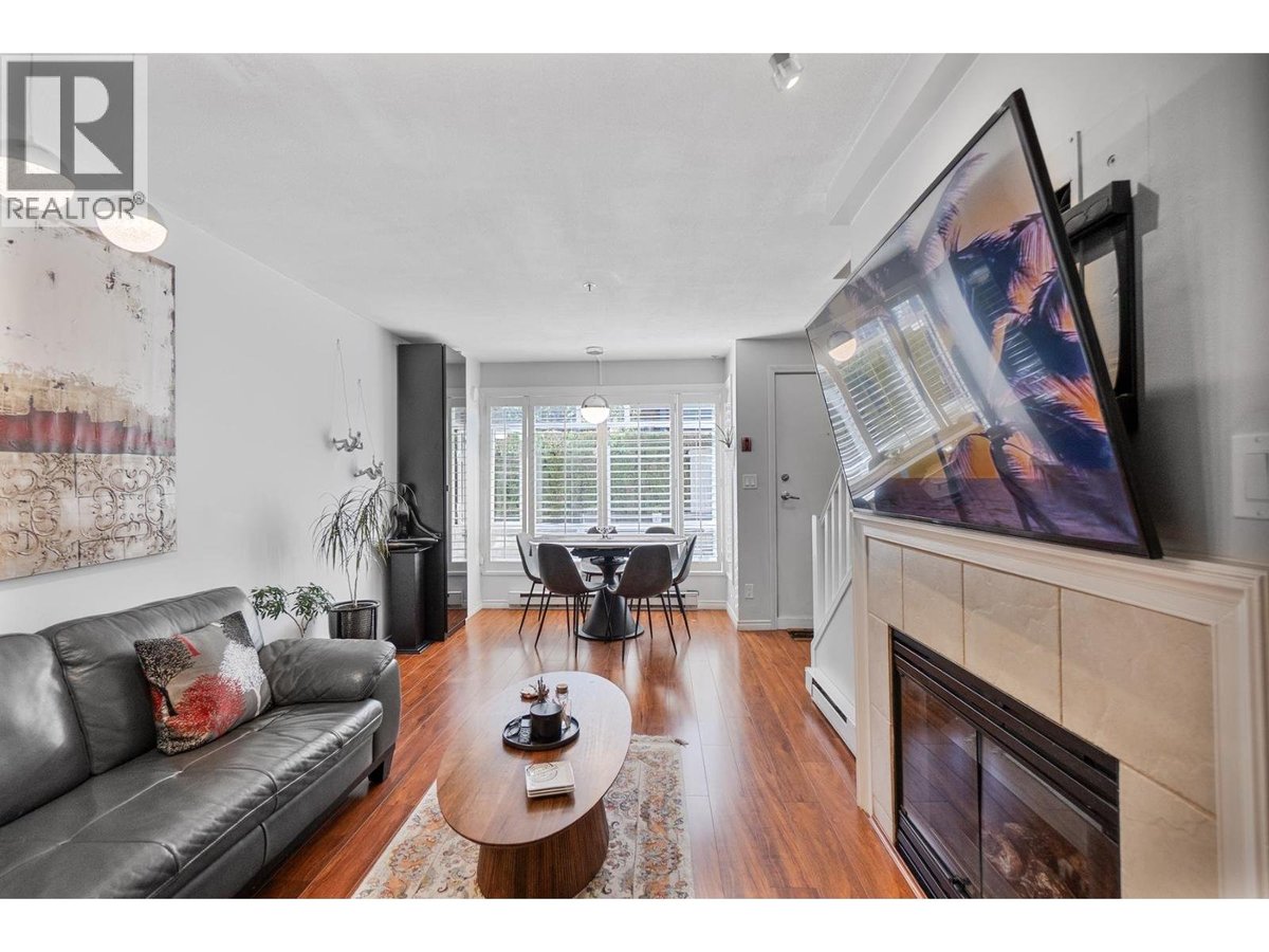 2106 YEW STREET - Photo 6