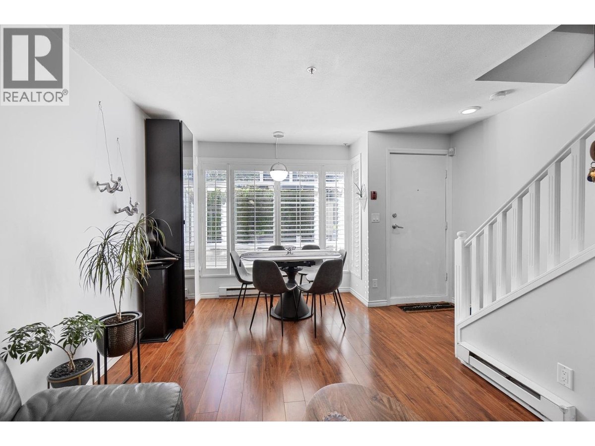 2106 YEW STREET - Photo 7