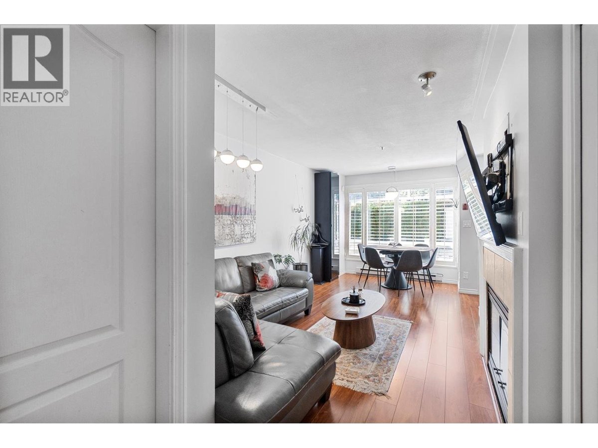 2106 YEW STREET - Photo 8