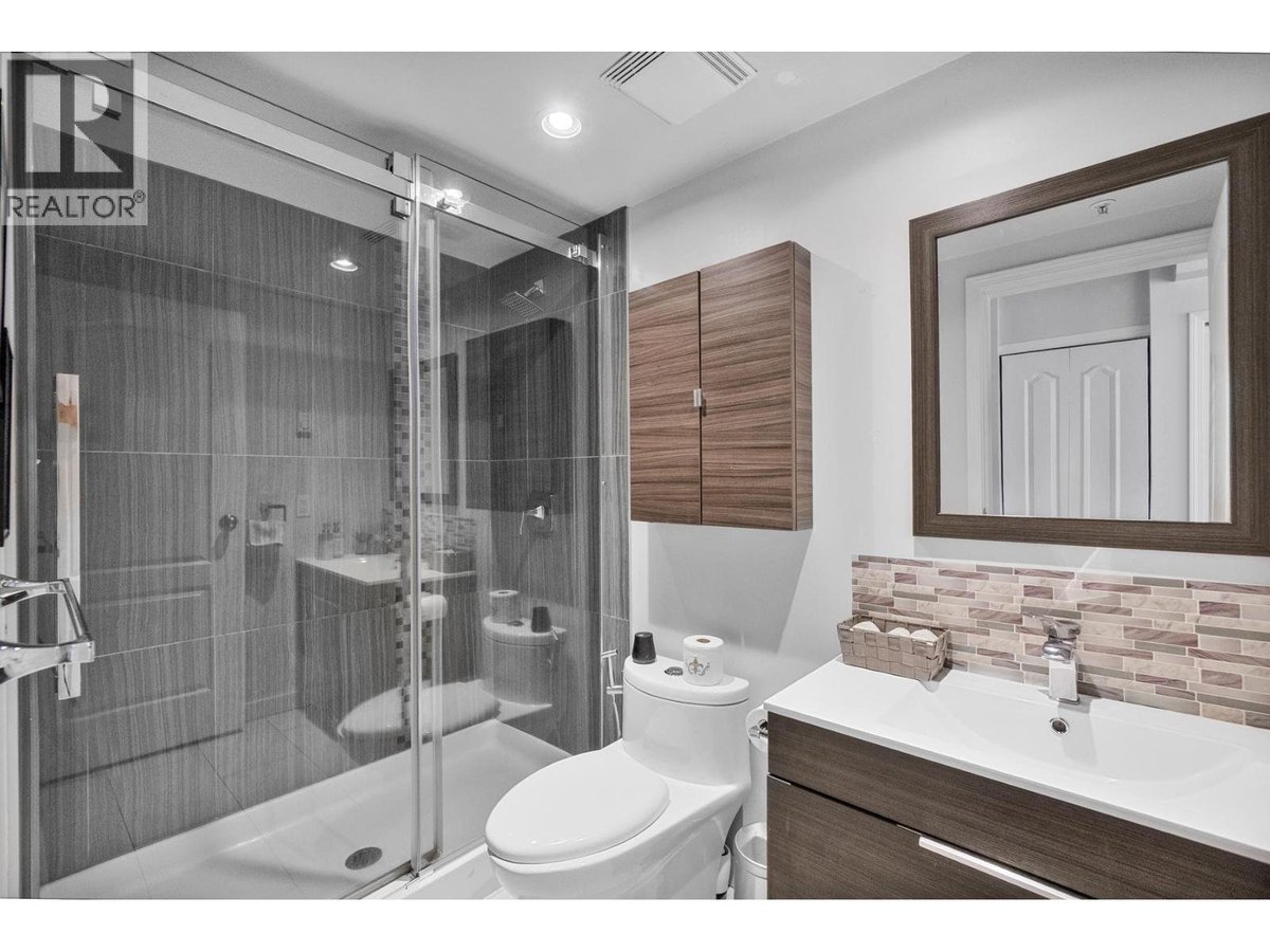 2106 YEW STREET - Photo 11