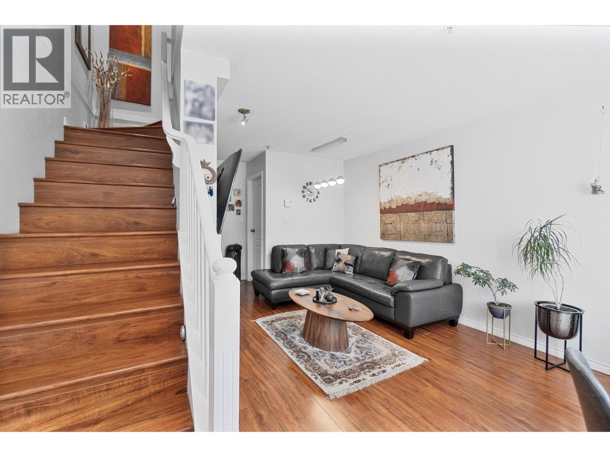 2106 YEW STREET - Photo 12
