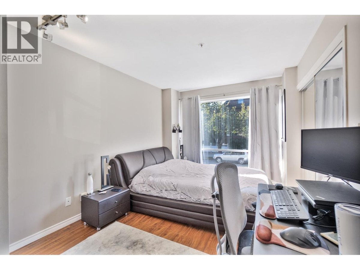 2106 YEW STREET - Photo 13