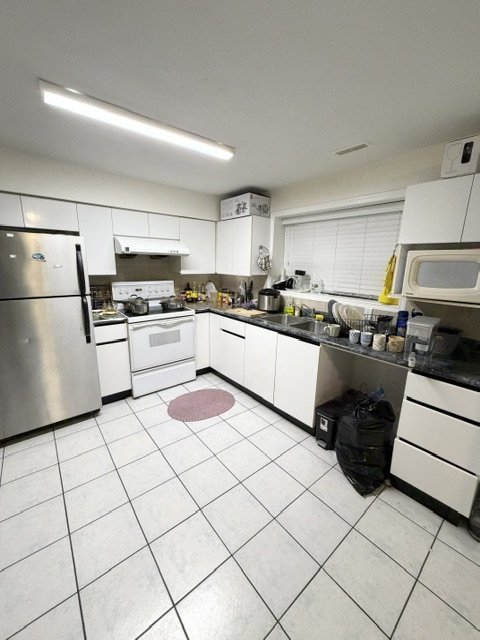 2785 East 54th Avenue - Photo 2