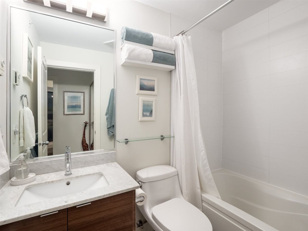 4338 Commercial Street - Photo 2