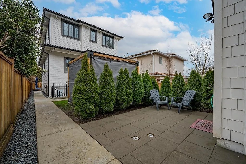 882 East 12th Avenue - Photo 9