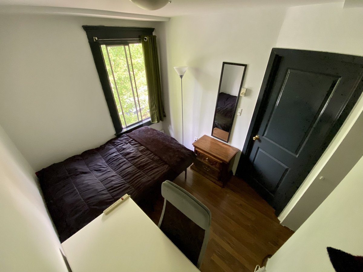 1620 Graveley Street - Photo 10