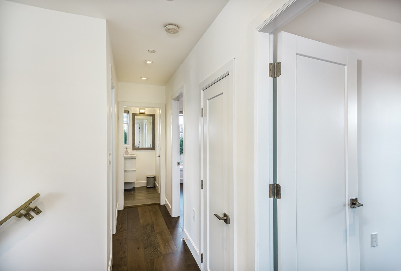 6460 Saint George Street - Photo 11