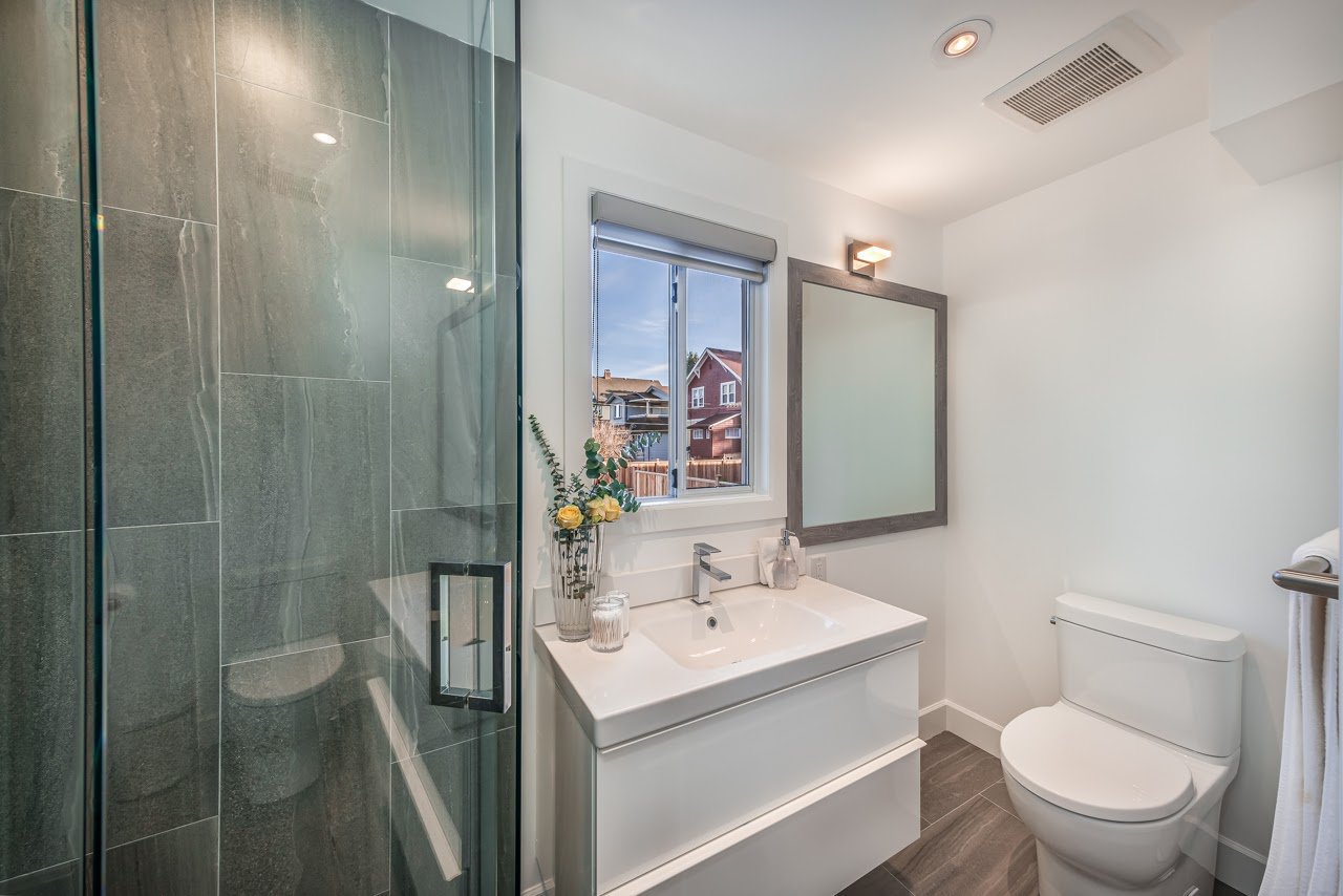 6460 Saint George Street - Photo 12