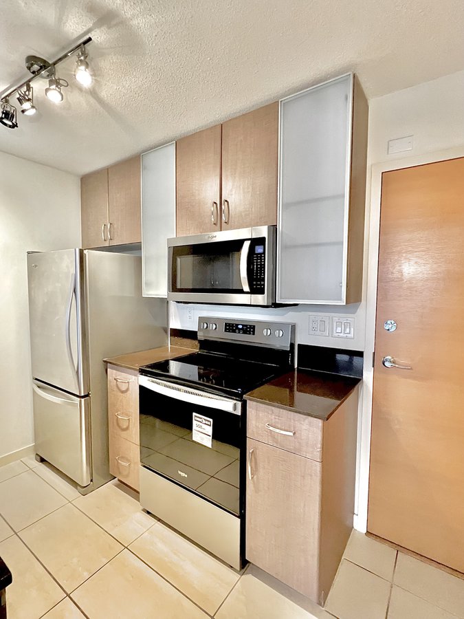 928 Homer Street - Photo 1