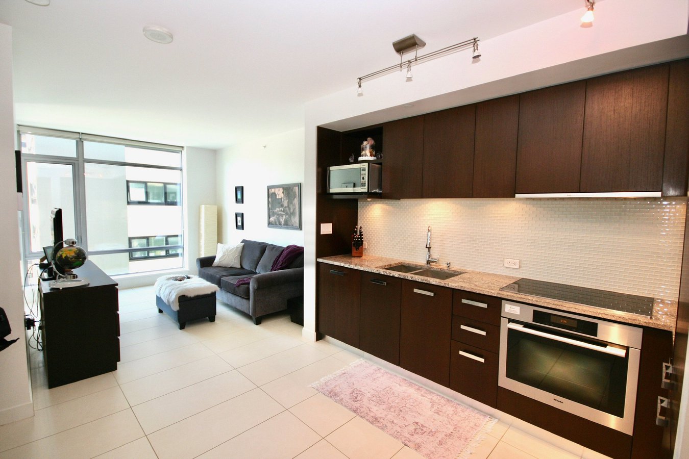 1028 Barclay Street - Photo 2