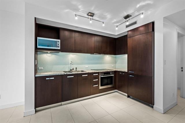1028 Barclay Street - Photo 3