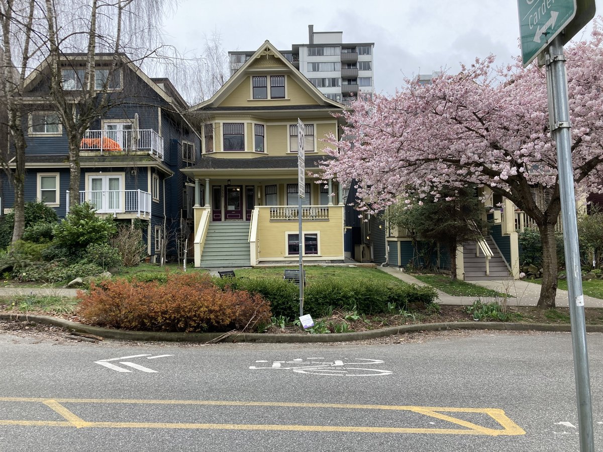 1550 Comox Street - Photo 32