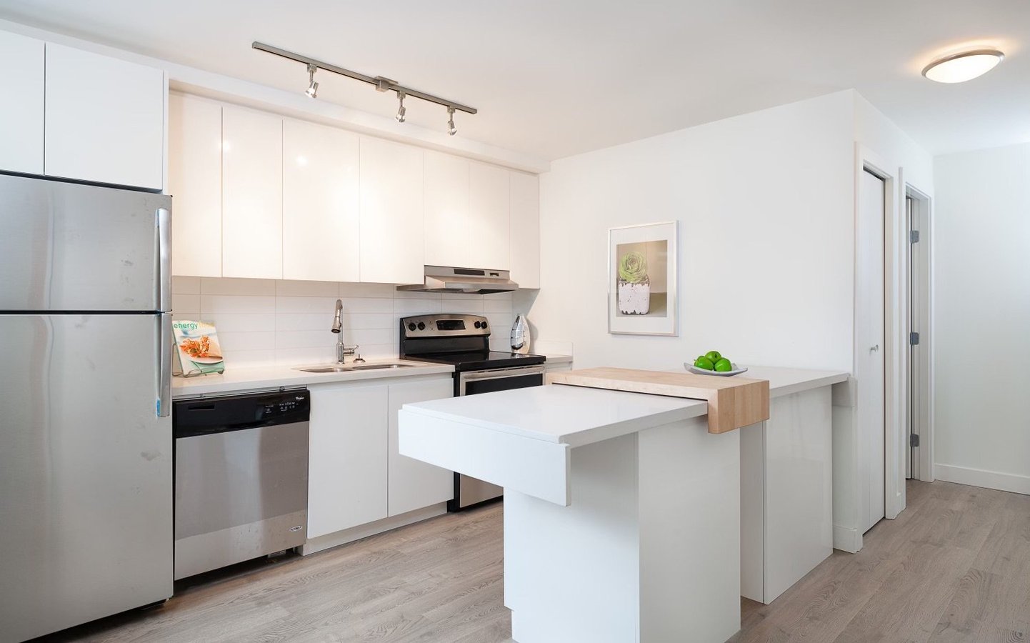 555 West 7th Avenue - Photo 2