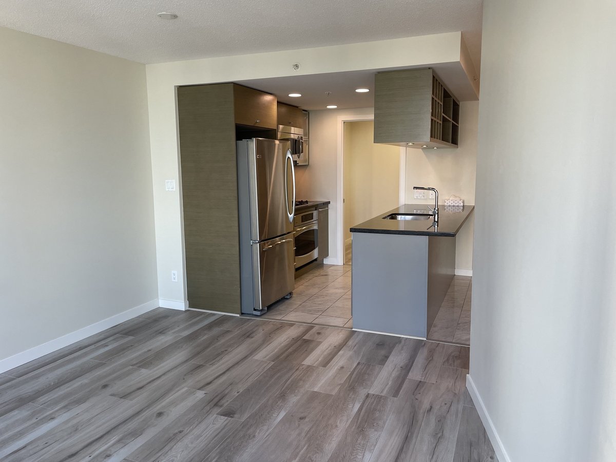 833 Seymour Street - Photo 3