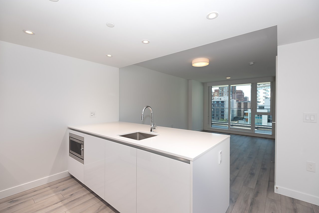 1107 Richards Street - Photo 2