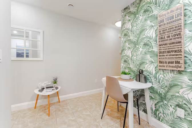 East 8th Avenue - Photo 18