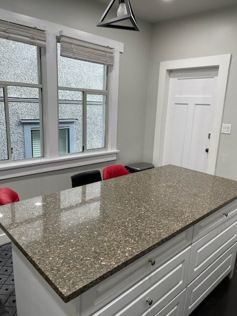East 1st Avenue - Photo 13