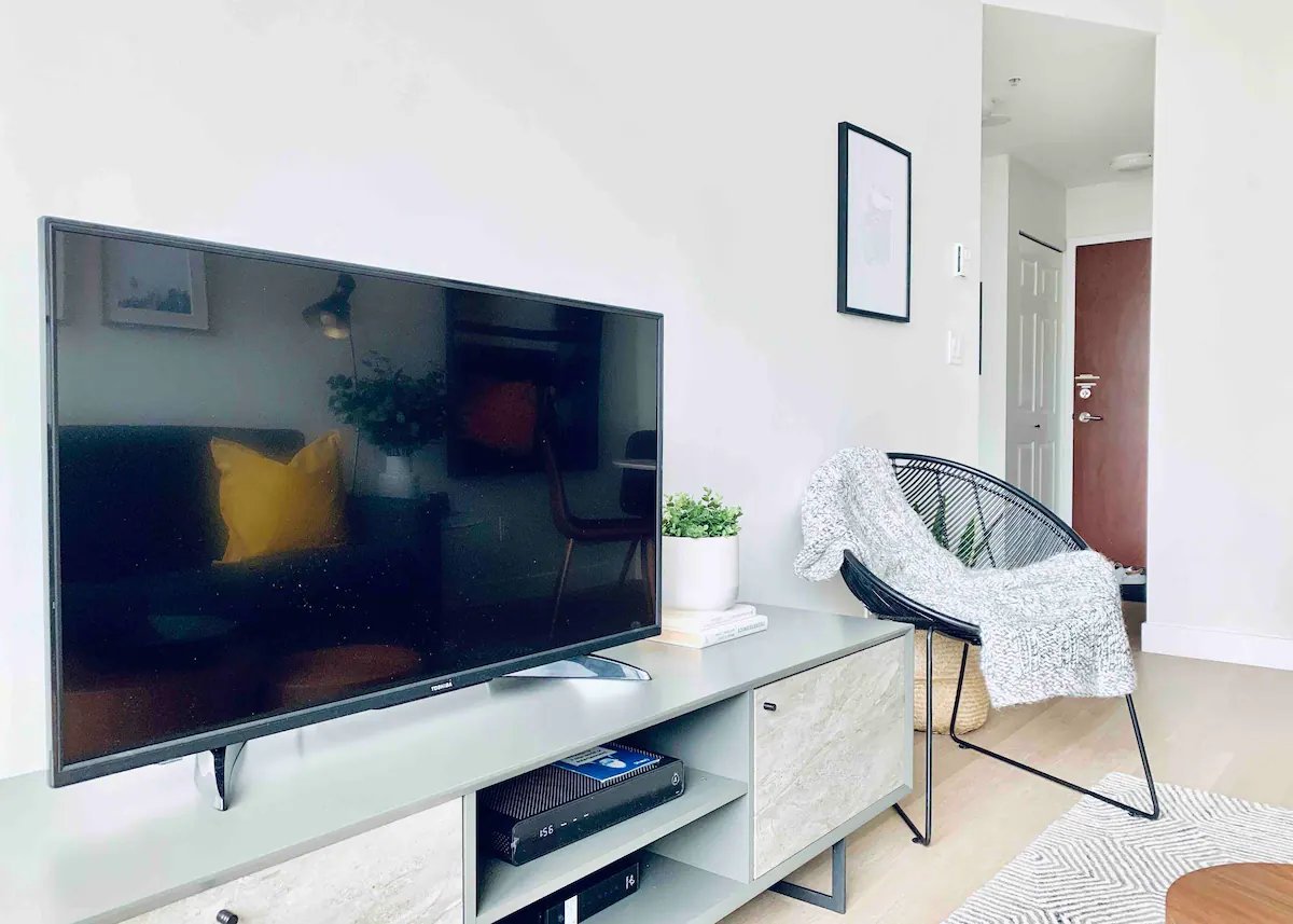 1010 Howe Street - Photo 3