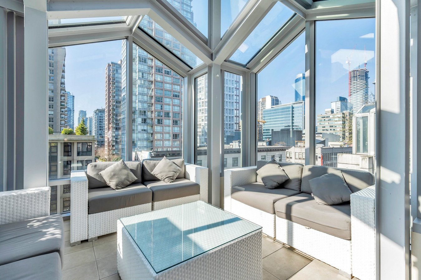 535 Smithe Street - Photo 1