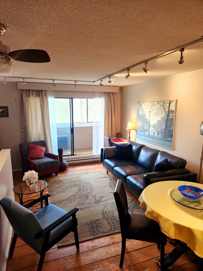 1070 Nelson Street - Photo 2