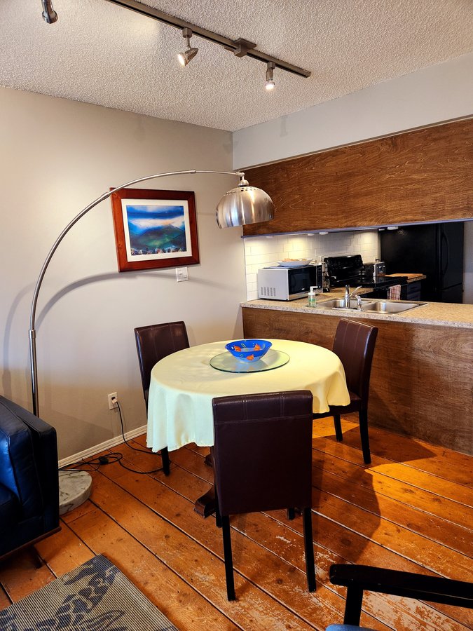 1070 Nelson Street - Photo 3