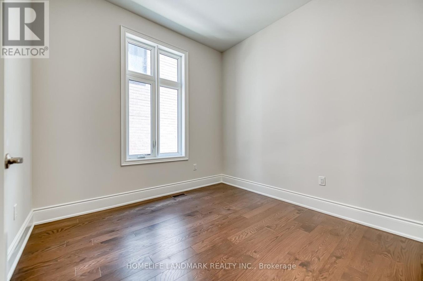160 WINTHROP CRESCENT - Photo 4